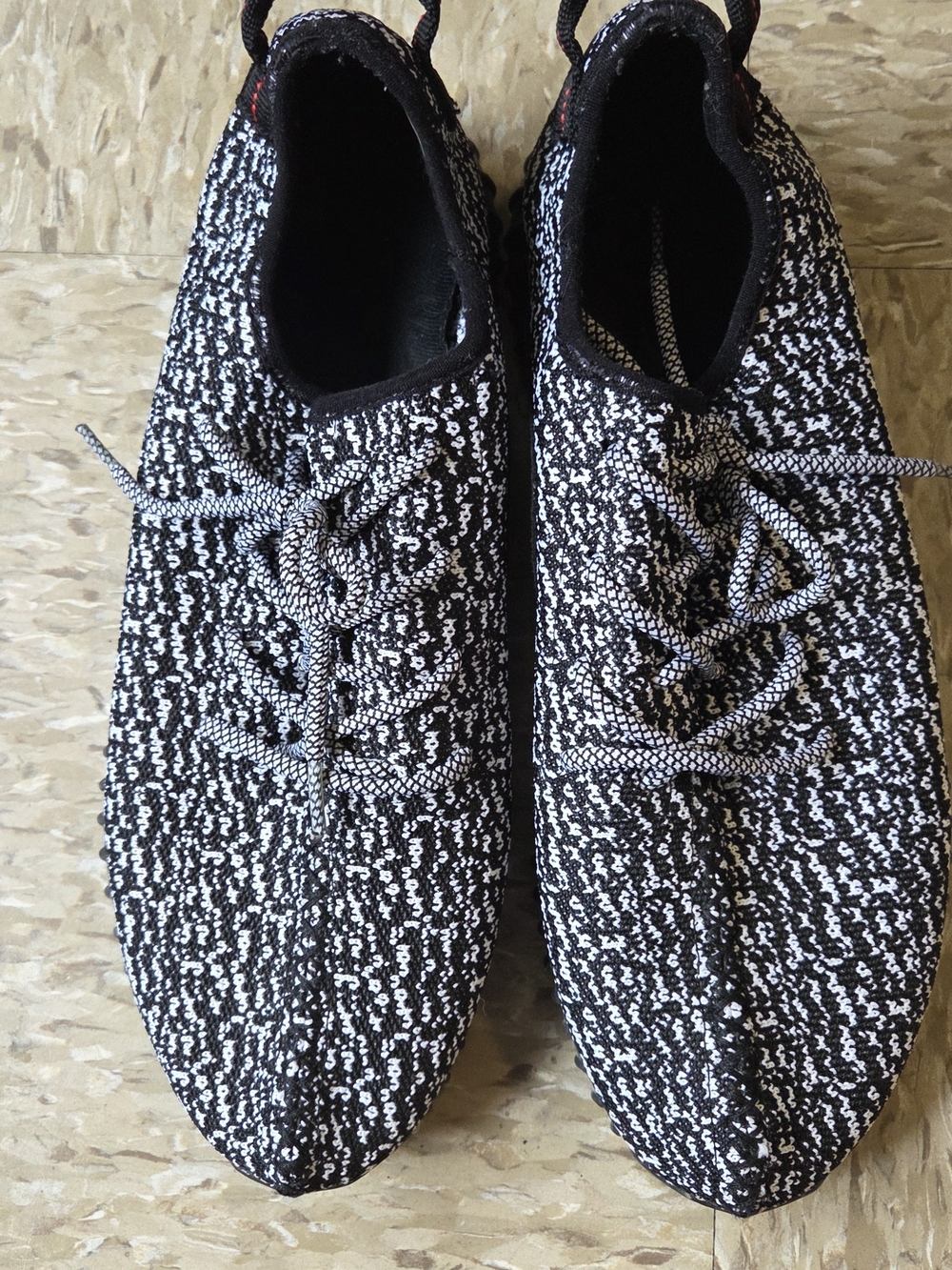 Black & Whire Yeezy 350